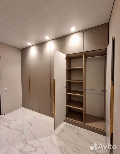 Современный шкаф