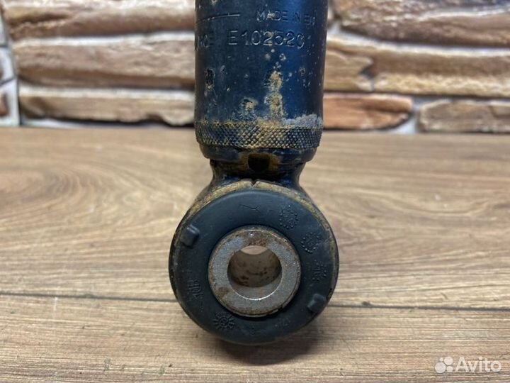 Амортизатор подвески правый Лада X-Ray GAN330