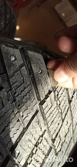 Goodyear Ultragrip Ice Arctic 215/65 R16