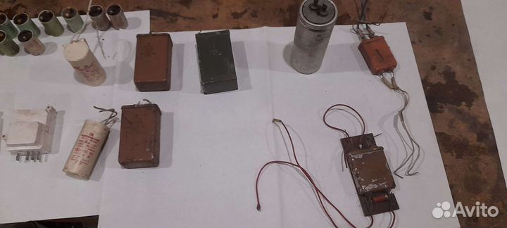 Конденсатор и моторчик 220 в и 12 в