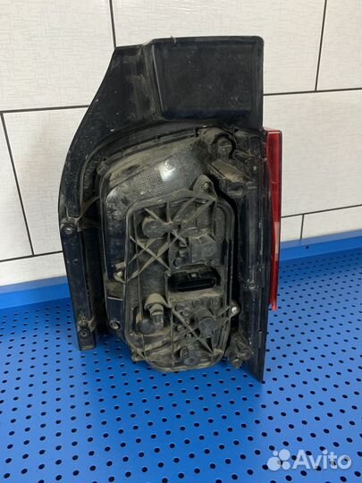 Фонарь задний левый volkswagen multivan T5