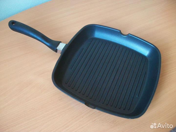 Сковорода гриль Attribute 29 на 29 см