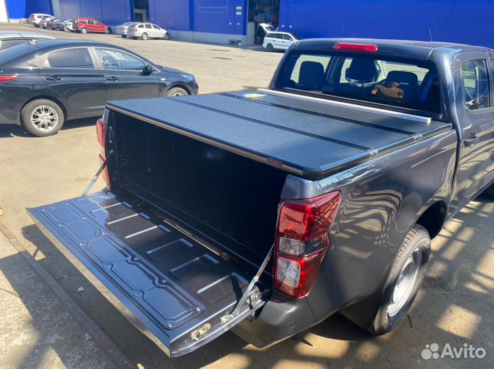 Жесткая трёх-секционная крышка Isuzu D-max 2021+