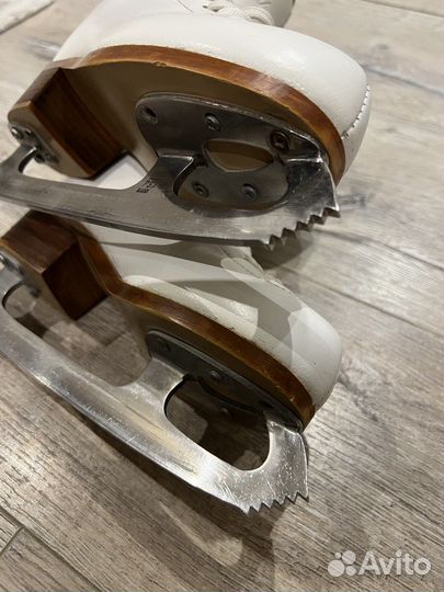 Коньки фигурные Axel