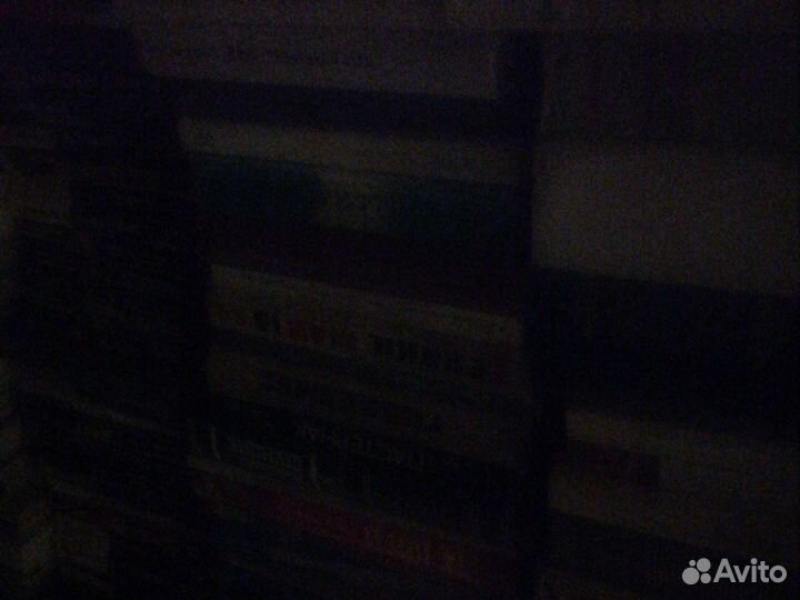 Около тысяче видимо касет икниг продам по сто р
