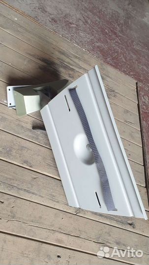 Полка навесная под телевизор