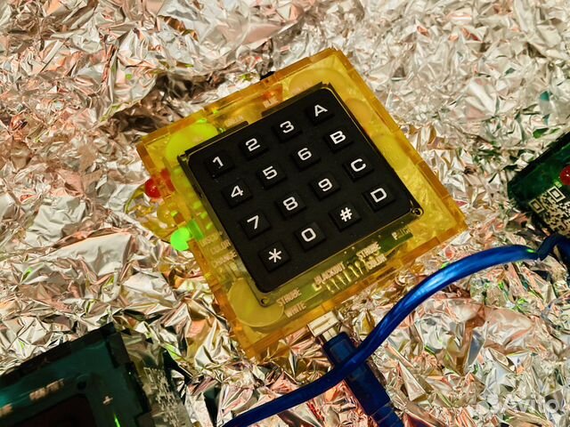 Пульт управления световыми приборами dmx желтый