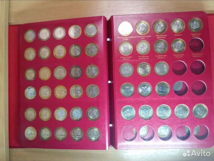 Альбом с юбилейными монетами РФ отличный подарок