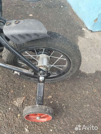 Детский трехколесный велосипед с ручкой