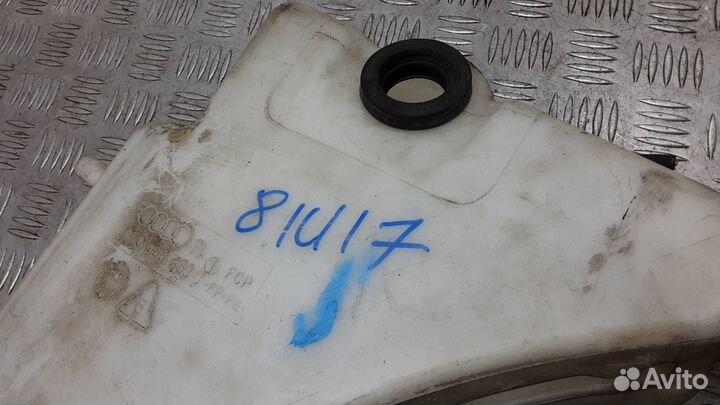 Бачок омывателя на Audi A4 B8