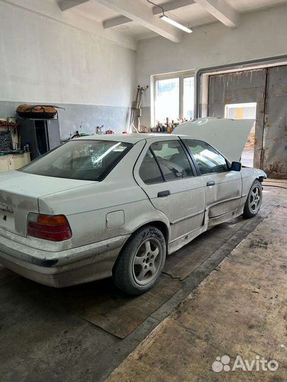 Запчасти на bmw е318i