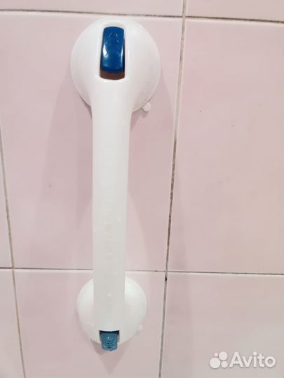 Ручка держатель на присоске для ванной и душа