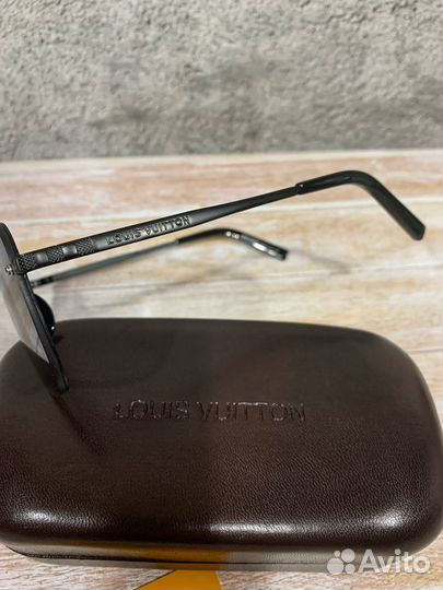 Солнцезащитные очки Louis Vuitton