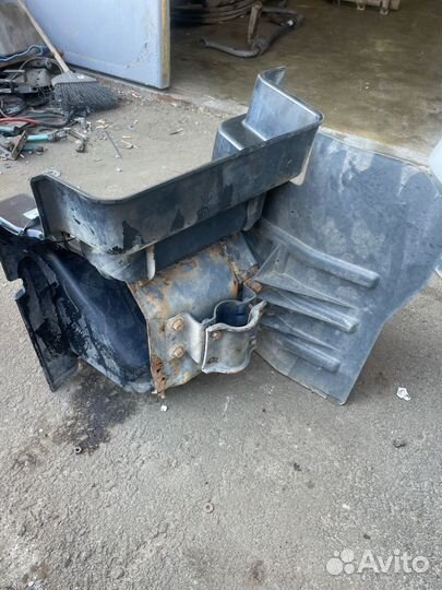 Правая подножка Iveco 504368373