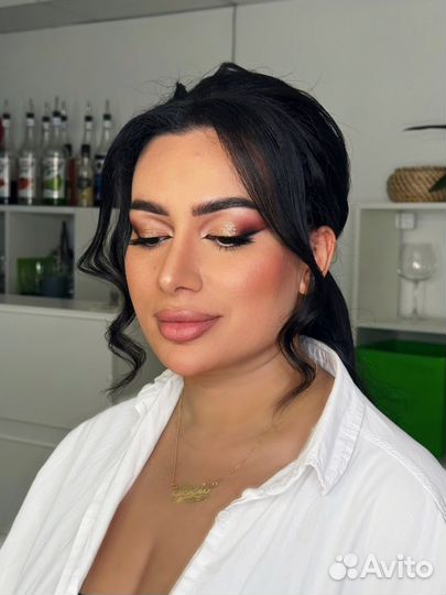 Причёски и макияж