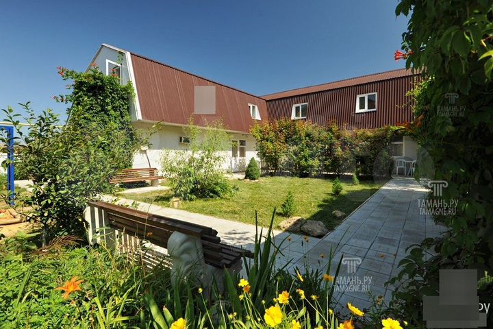 Комната 42 м² в 3-к., 2/2 эт.