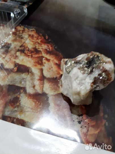 Пирит в кварце