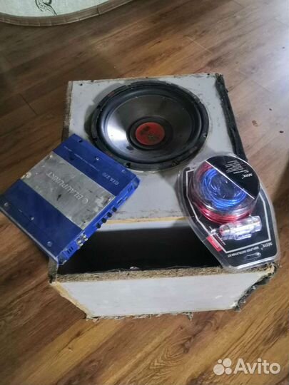 Сабвуфер в автомобиль