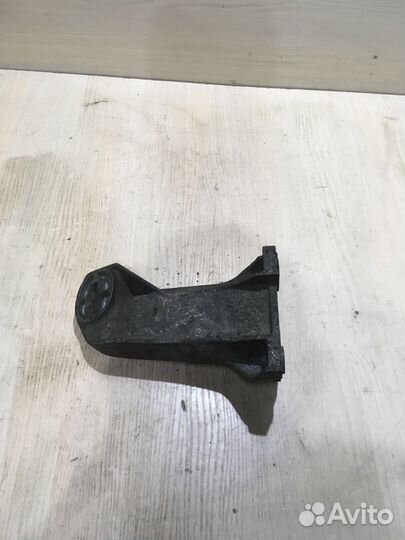 Кронштейн двигателя правый Ауди 80 Б3 893199308B