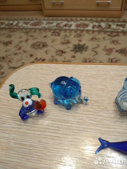 Фигурки из цветного стекла