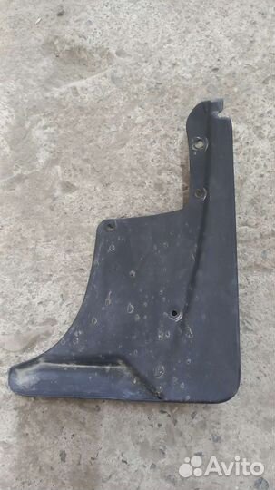 Брызговик задний левый Toyota Camry V70