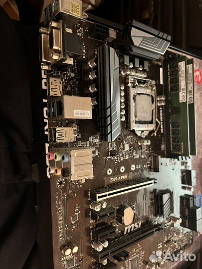 Материнская плата с процессором и памятью