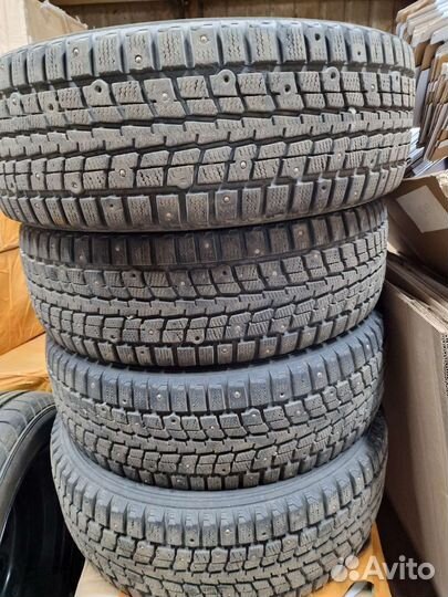 Dunlop SP Winter Ice 01 205/60 R16 92T