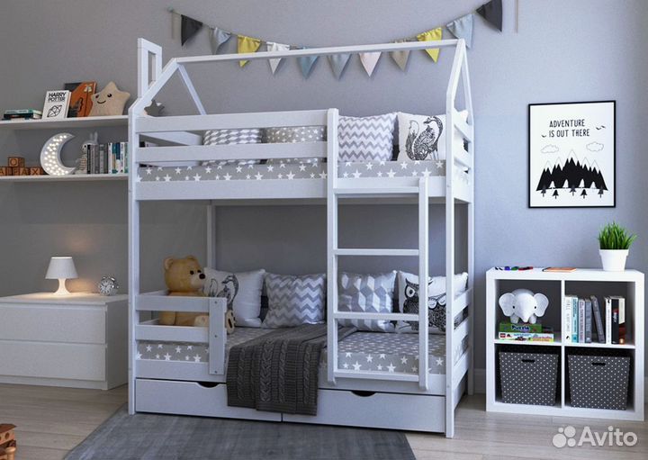 Двухярусная кровать домик