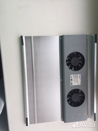 Охлаждающая подставка под ноутбук