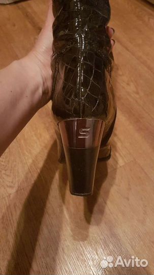 Сапоги женские осенние лаковые 41 размера чёрные