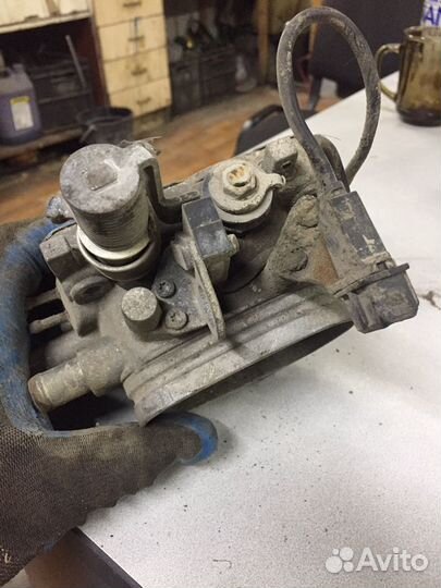 Дроссельная заслонка на Ауди 80/90/100 893, 89Q, 8