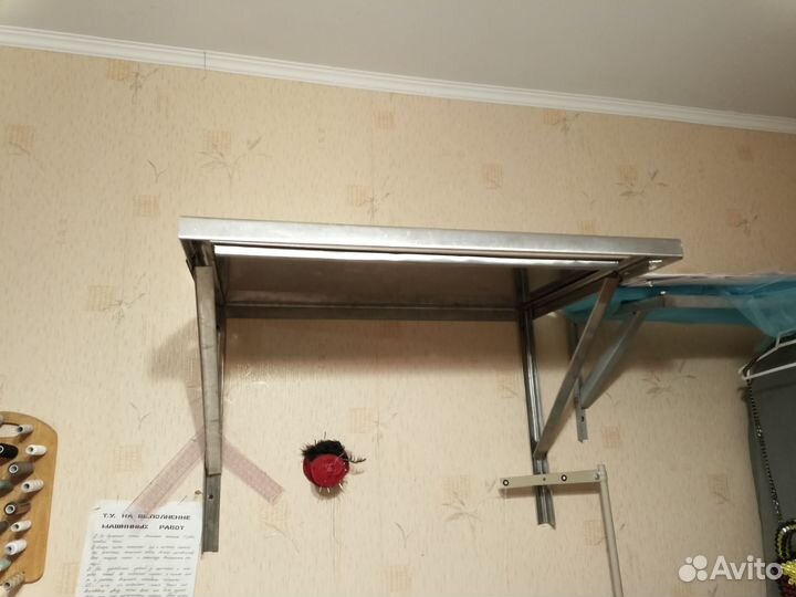 Полка с рэилом(вешалкой)