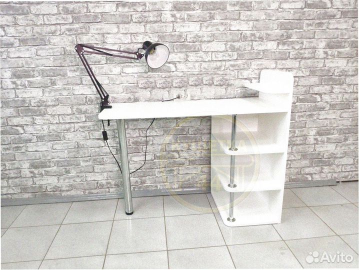 Маникюрный стол