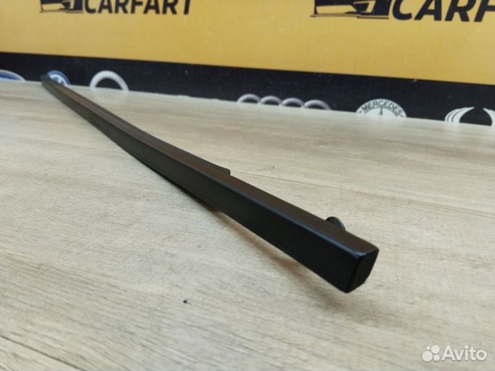 Молдинг стекла передний левый Land Rover