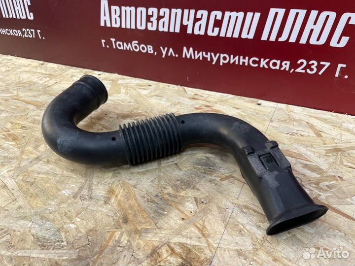 Патрубок воздушного фильтра Renault Logan