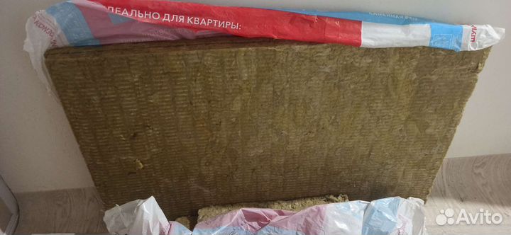 Остатки стройматериалов,инсталляция для унитаза