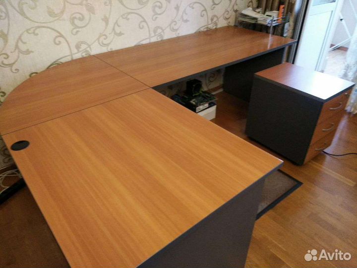 Стол руководителя угловой