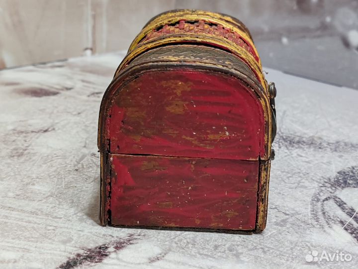 Шкатулка-сундучок