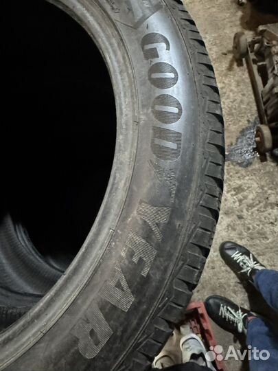 Goodyear Aquatred Plus 285/45 R20