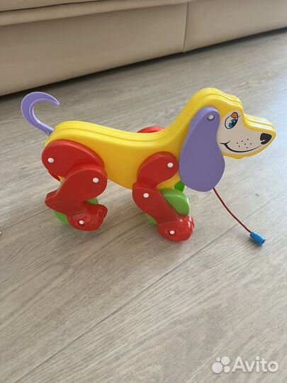 Игрушка собака на колесиках