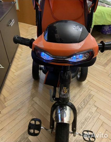 Трехколесный велосипед с родительской ручкой