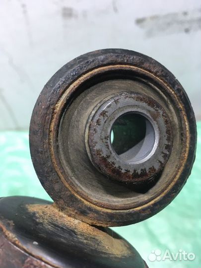 Амортизатор задний задний Lexus Rx300 8AR-FE 2.0