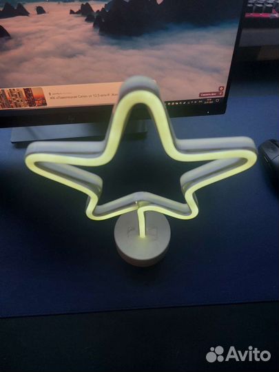 Модель корабля, глобус, светильник