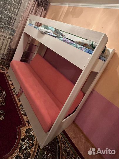 Кровать двухьярусная