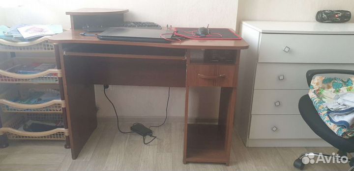 Компьютерный стол