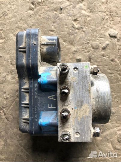 Toyota corolla E15 блок абс (Насос)