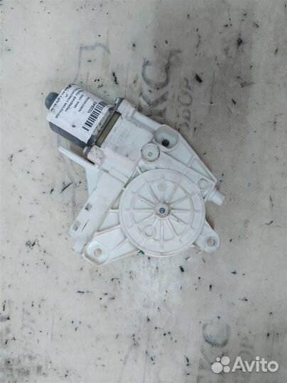 Моторчик стеклоподъемника передний правый VW Golf
