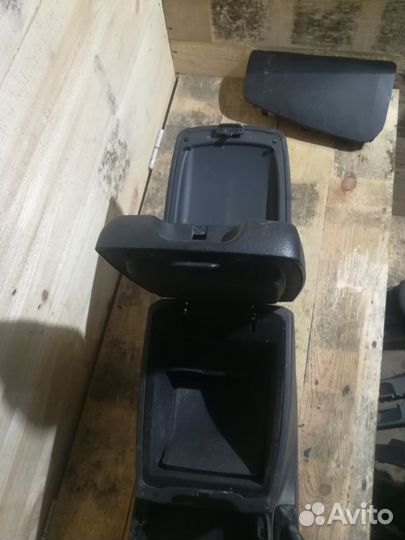 Консоль центральная Kia Sorento