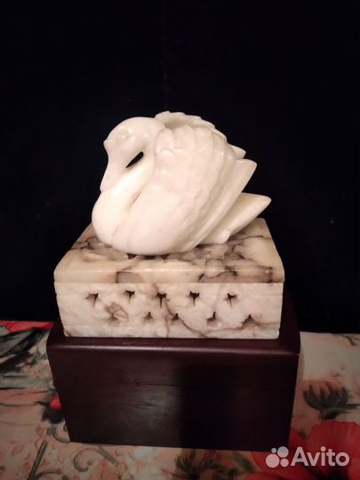 Фигурки из натурального камня селенит,кальцит