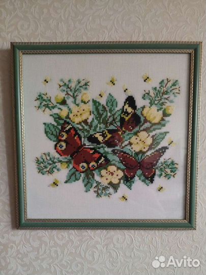 Картина вышитая крестом, в багете